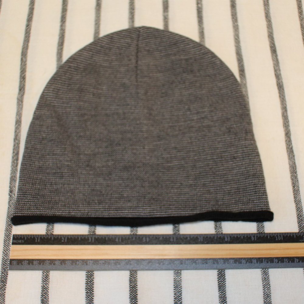 NWOT Men's Black and White Striped Knit Beanie Skull Cap - Picture 3 of 3